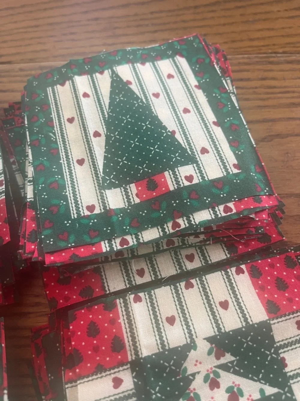 Holiday Patchwork Tree cotton quilt patches - Red & Green